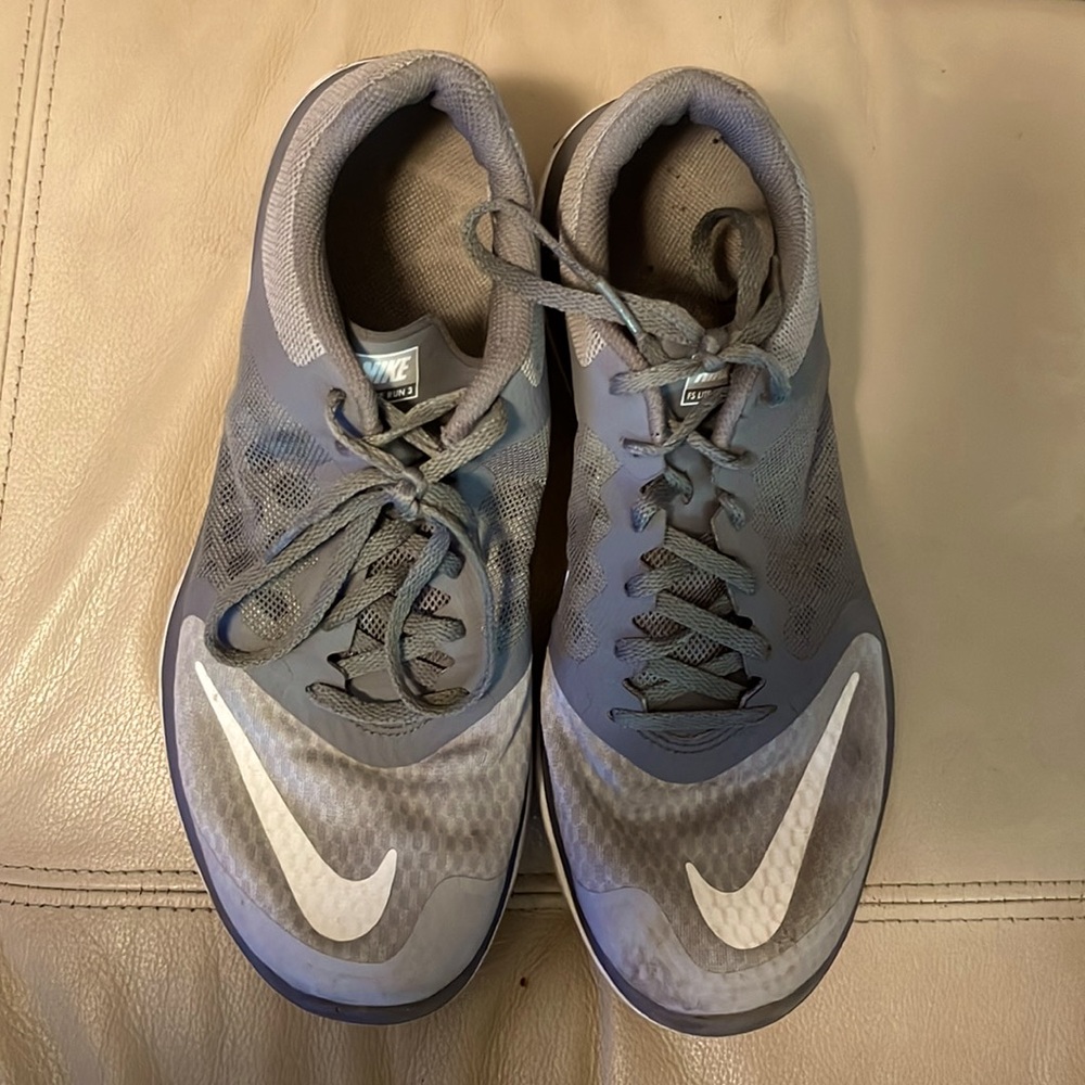 Women 8.5 running shoe